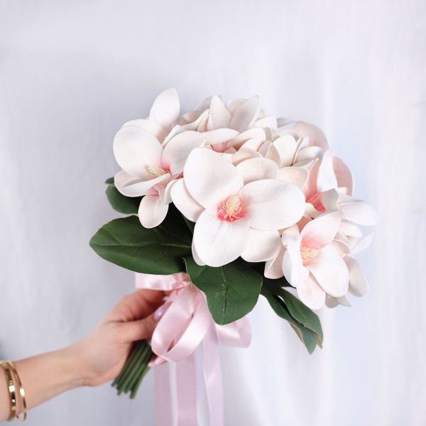 ROMANTIC MAGNOLIA
